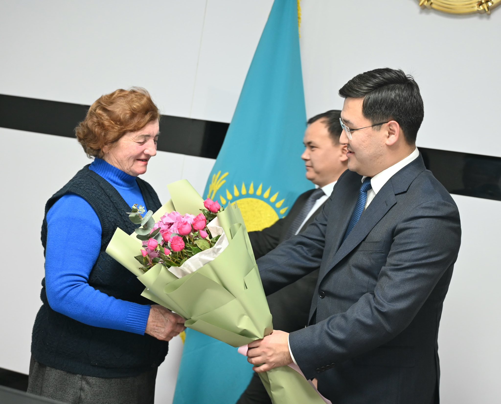 «ТАЗА ҚАЗАҚСТАН»: ТҮРКІСТАН ОБЛЫСЫНДА 40 ЖЫЛДАН БЕРІ КӨШЕ ТАЗАЛЫҒЫНА ТЕГІН ҮЛЕС ҚОСЫП ЖҮРГЕН ПАТРИОТ БАР