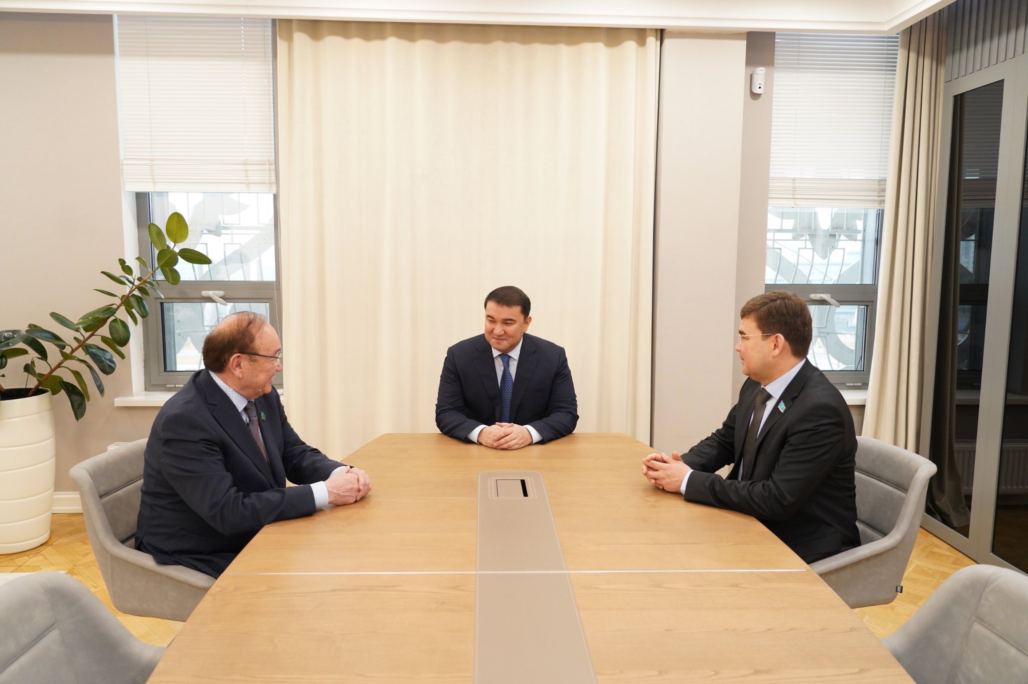 НҰРАЛХАН КӨШЕРОВ ҚР ПАРЛАМЕНТІ СЕНАТЫ МЕН МӘЖІЛІСІНІҢ ДЕПУТАТАТТАРЫМЕН КЕЗДЕСТІ