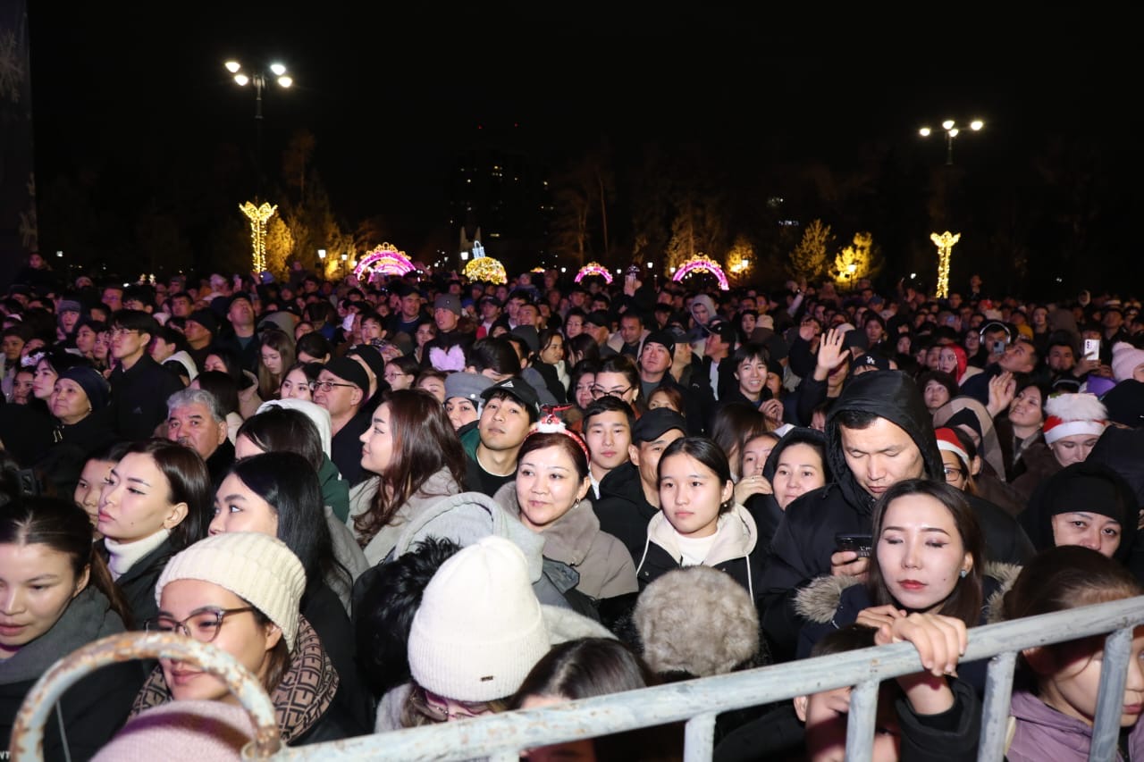 Алматыда өткен Жаңа жылдық кешке 50 мыңнан астам адам жиналды