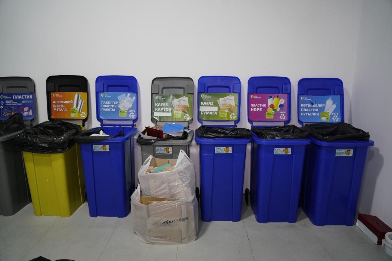 Заттарды қайта қолдану: студенттер елордалық эко-хабтың қалай жұмыс істейтінін көрді