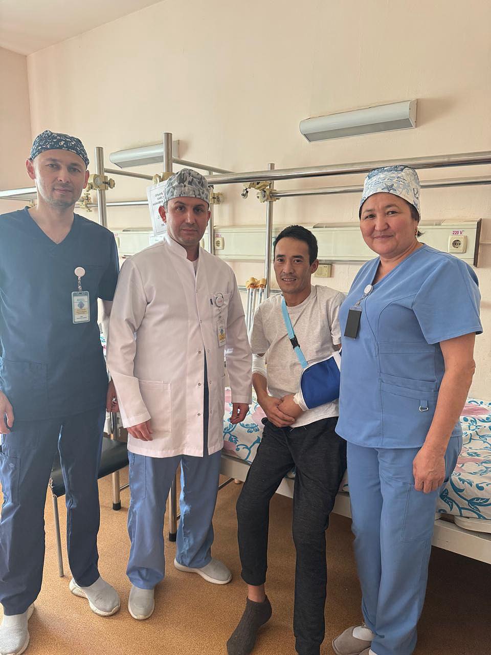 Жол апатынан кейін ауыр жағдайда болған науқас: Алматы №4 қалалық клиникалық аурухана дәрігерлері көпсатылы ота жүргізіп, науқасты оң динамикамен үйге шығарды