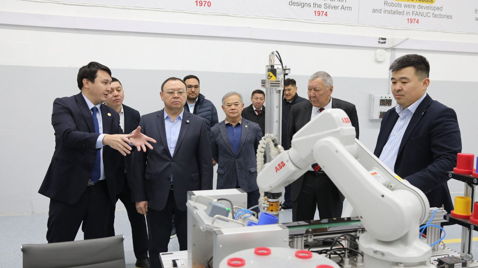 Заместитель акима города Алматы Абзал Нукенов ознакомился с научным потенциалом КазНУ