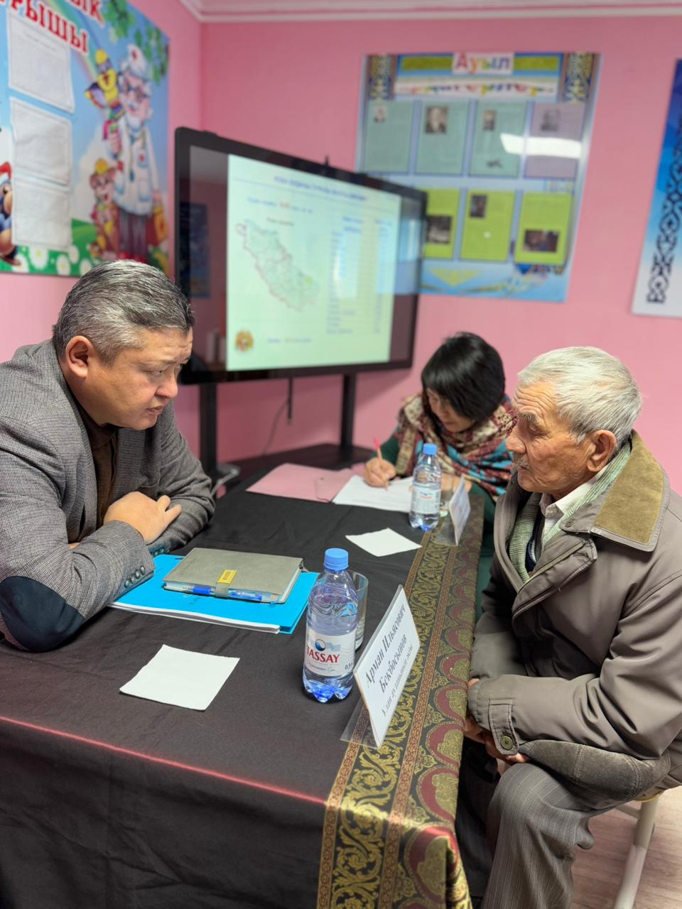 Тарғын ауылдық округінің Манат, Жоғары Тайынты, Тарғын және І. Айтықов ауылдарының тұрғындарымен кездестім. Кездесу барысында ауылдарға қатысты бірқатар маңызды мәселелер ортаға салынды.