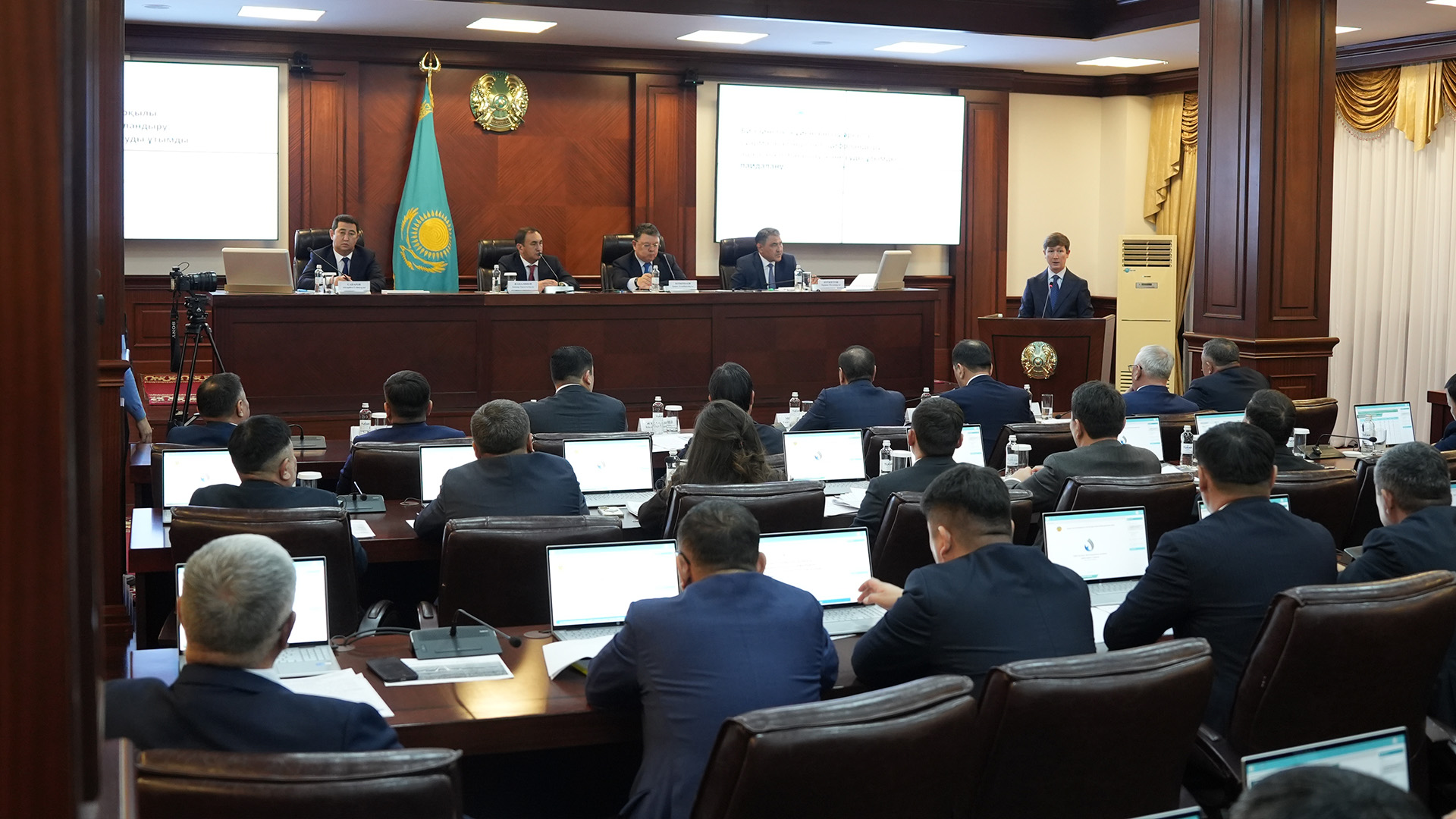 Қызылорда облысында фермерлермен өткен кездесуде Қанат Бозымбаев келесі жылдың вегетациялық кезеңінің тәуекелдерін талқылады