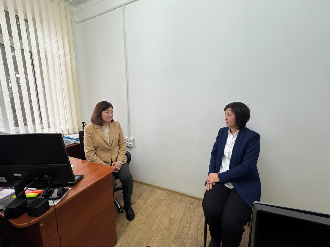 Зеренді ауданы әкімі аппаратының Әдеп жөніндегі уәкілімен профилактикалық әңгімелесу өткізілді