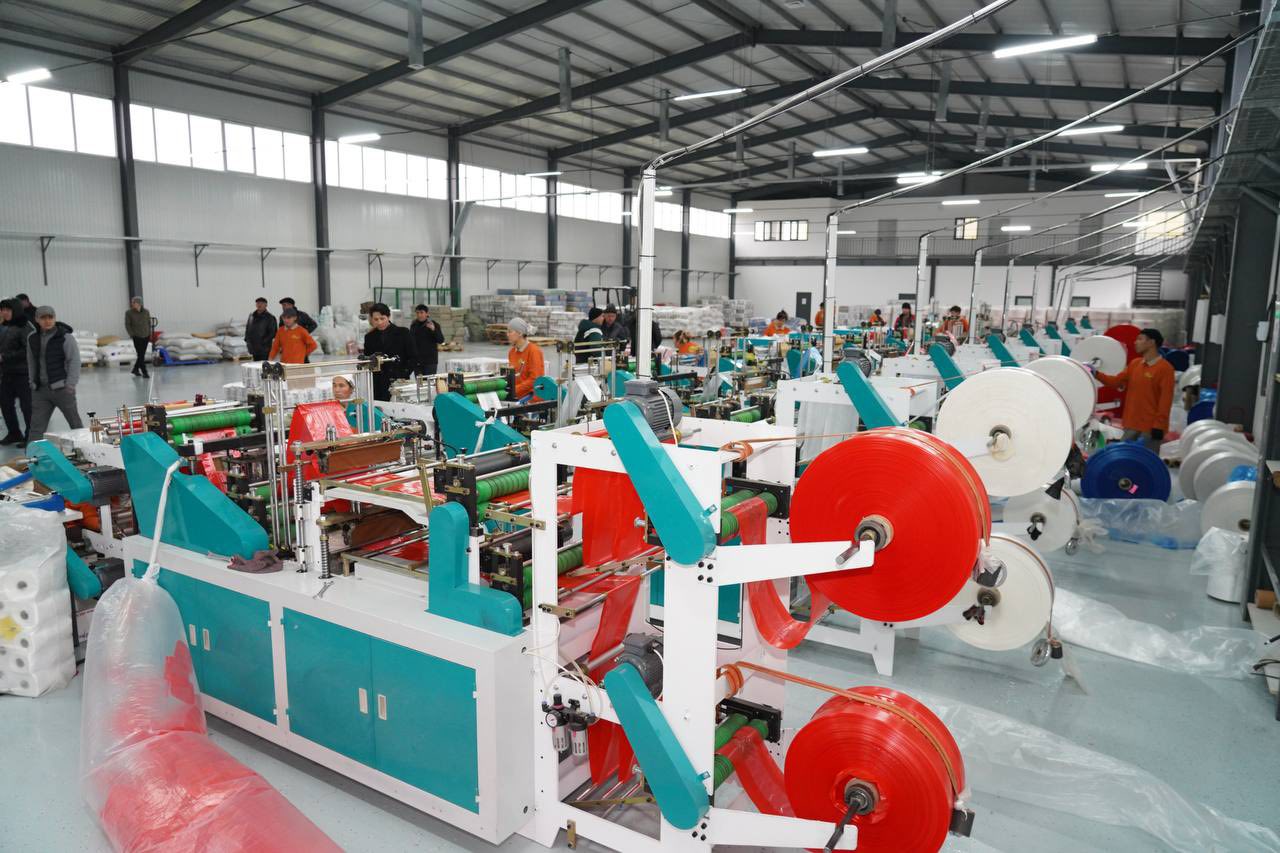 ТҮРКІСТАНДА ПЛАСТИК ЫДЫСТАРЫ МЕН ПОЛИЭТИЛЕН ПАКЕТТЕРІН ӨНДІРЕТІН ЗАУЫТ ІСКЕ ҚОСЫЛДЫ