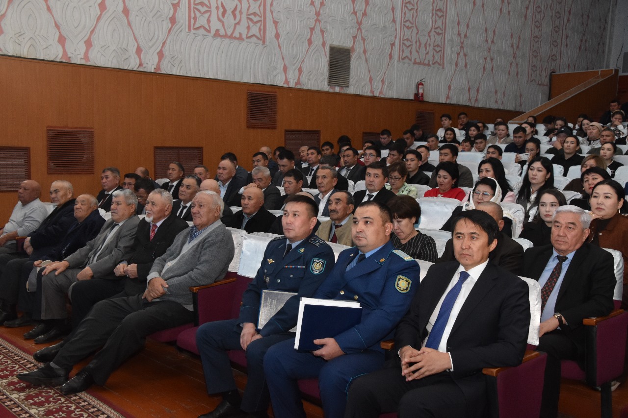 ПРЕЗИДЕНТ КЕҢЕСШІСІ МӘЛІК ОТАРБАЕВ БАЙЗАҚ АУДАНЫ ТҰРҒЫНДАРЫМЕН КЕЗДЕСТІ