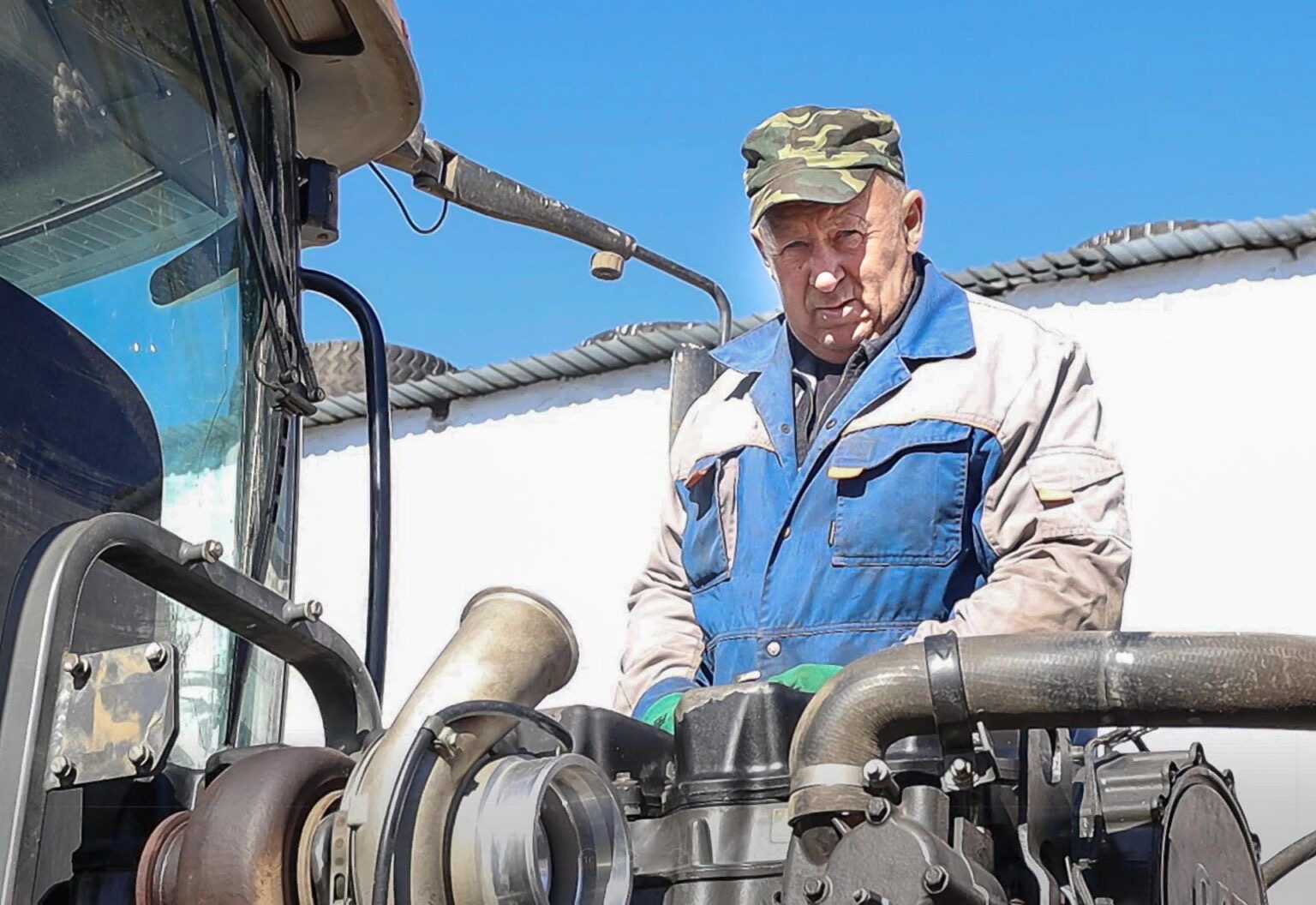 Еңбек адамы. Адал еңбекке 45 жыл: механизатор Олег Красковтың қызмет жолы