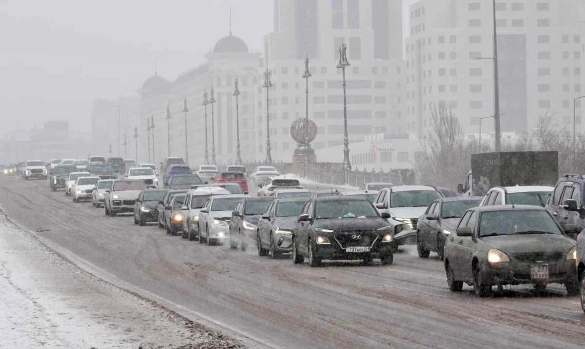 Столичная полиция напоминает о зимних шинах и призывает водителей быть предельно осторожными