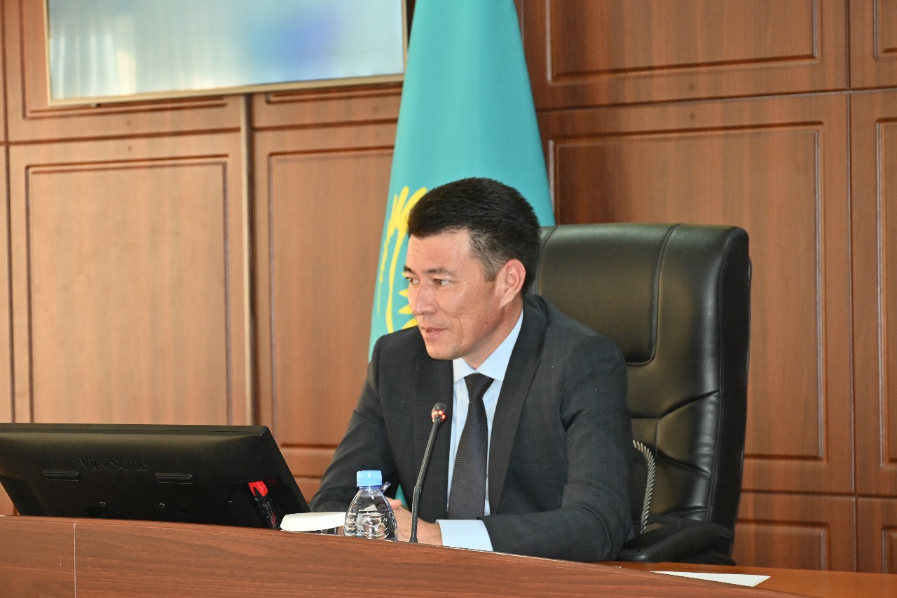 РУКОВОДИТЕЛЬ ОТРАСЛИ ОБРАЗОВАНИЯ ДОЛОЖИЛ О ПРОВОДИМОЙ РАБОТЕ В СФЕРЕ