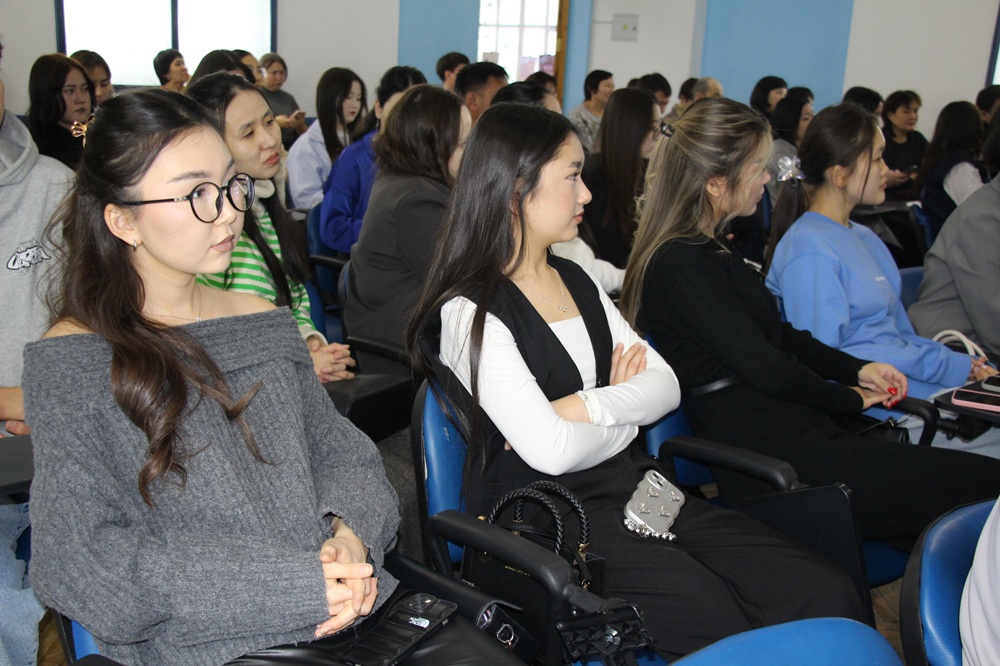 «Вдохновение и диалог»: Встреча с Оразаем Женисулы