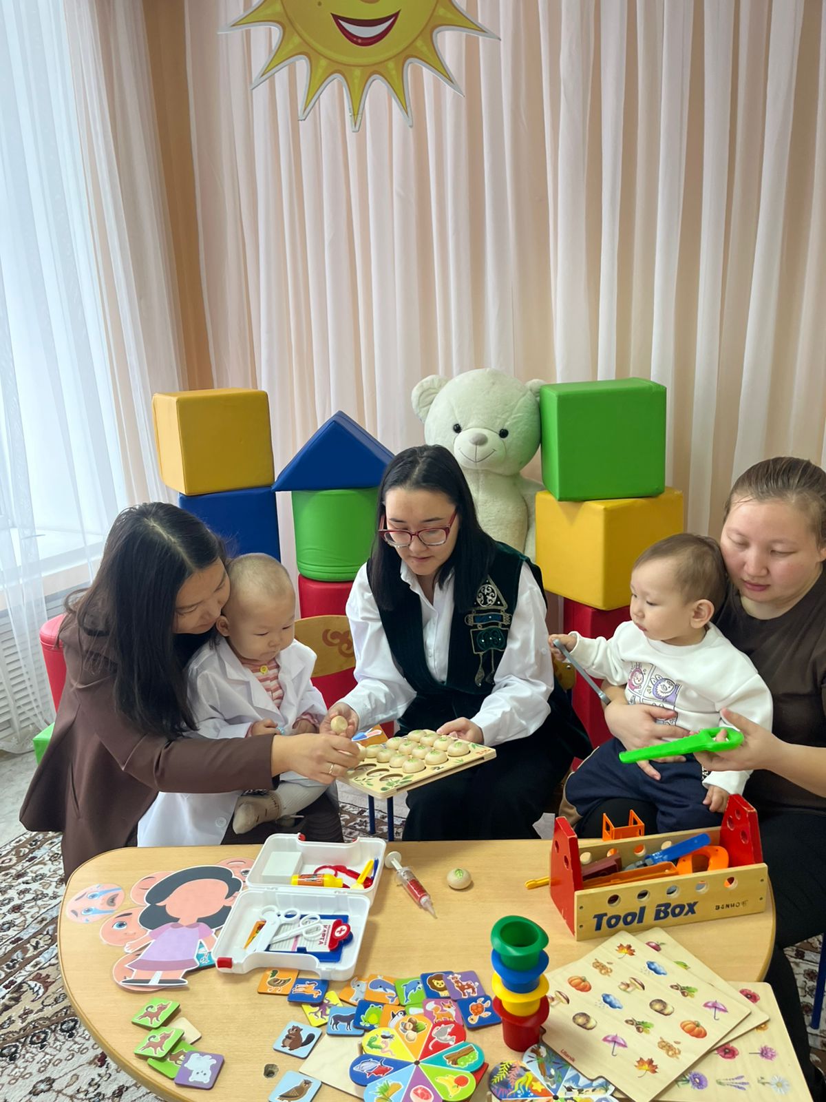 КМҚК "Алтын дән" бөбекжайында консультативтік пункт жоспары бойынша  "Мен кіммін " тақырыбы бойынша жоспарлы жұмыс жүргізілді