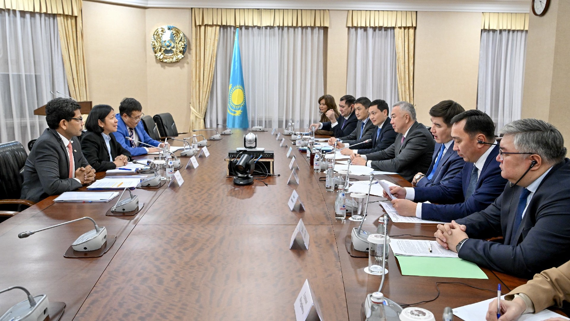 Серік Жұманғарин Азия даму банкінің Орталық және Батыс Азия бойынша бас директорымен кездесті