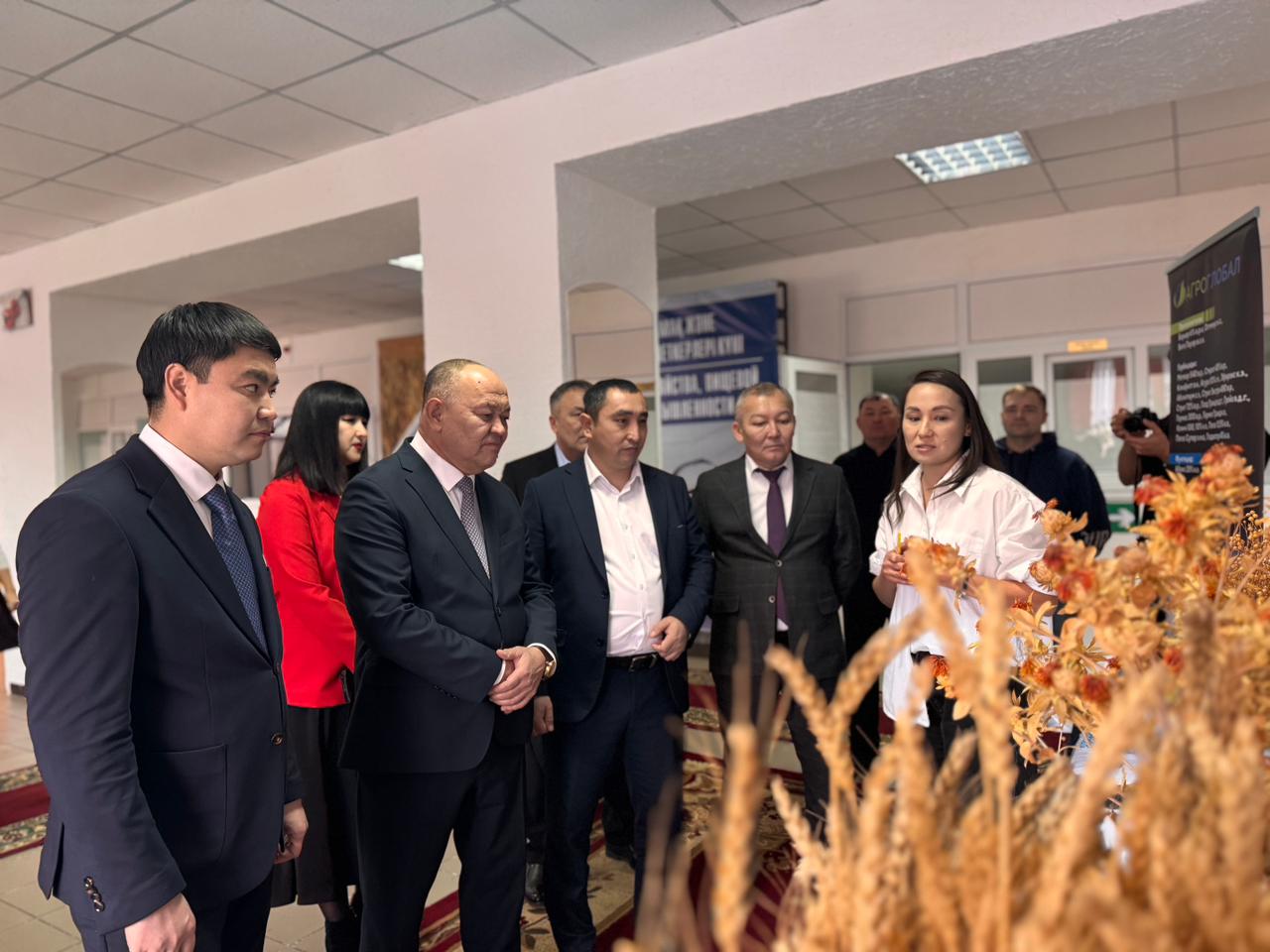 В доме культуры Жаркаинского района состоялась торжественная церемония награждения работников сельского хозяйства, пищевой и перерабатывающей промышленности.