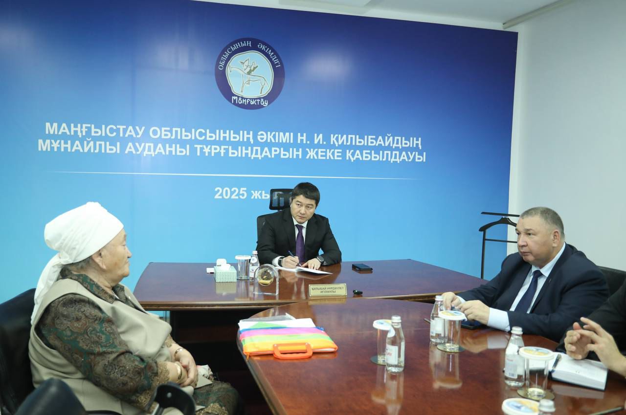 Нұрдәулет Қилыбай Мұнайлы ауданының тұрғындарын жеке мәселелері бойынша қабылдады