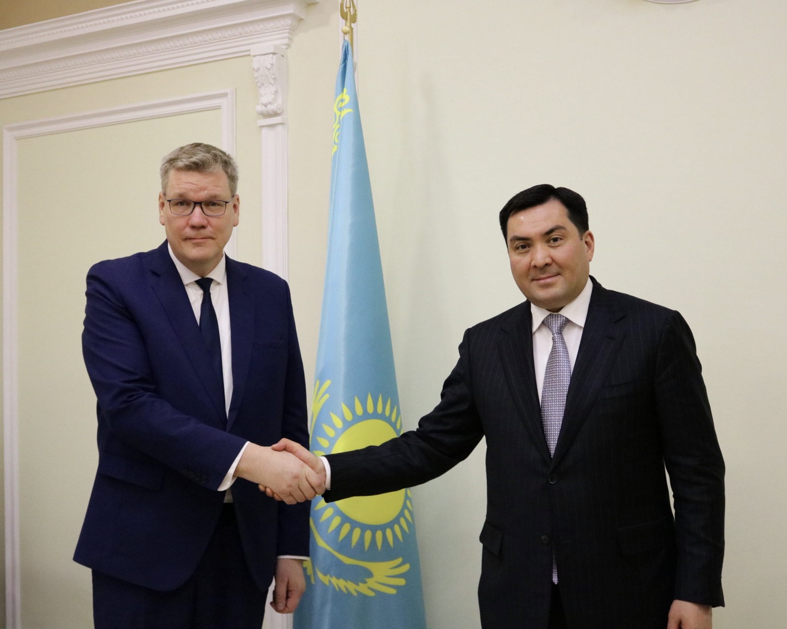 Министрлiк пен Финляндия Елшiсi Smart Grid және қуат теңгерiмi саласындағы әрiптестiктi талқылады