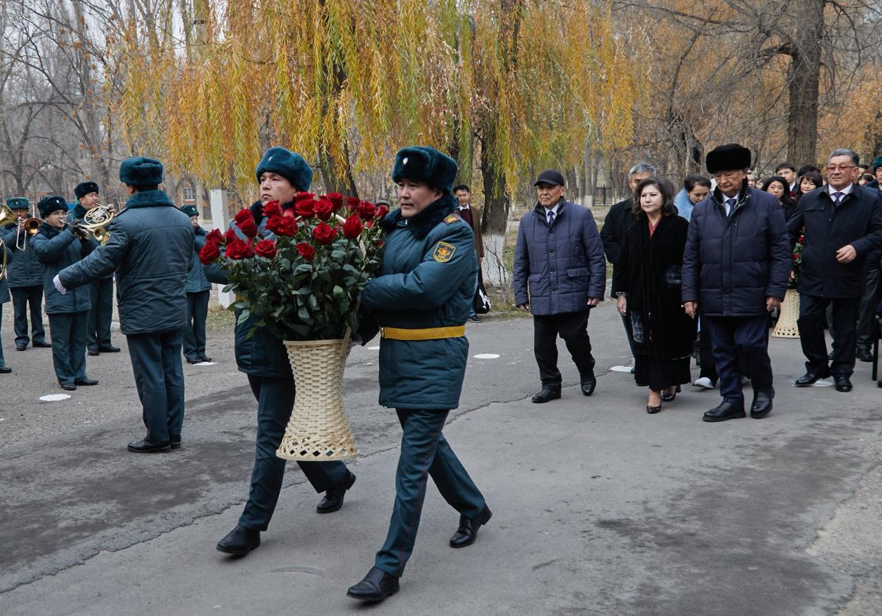 Памяти выдающегося деятеля