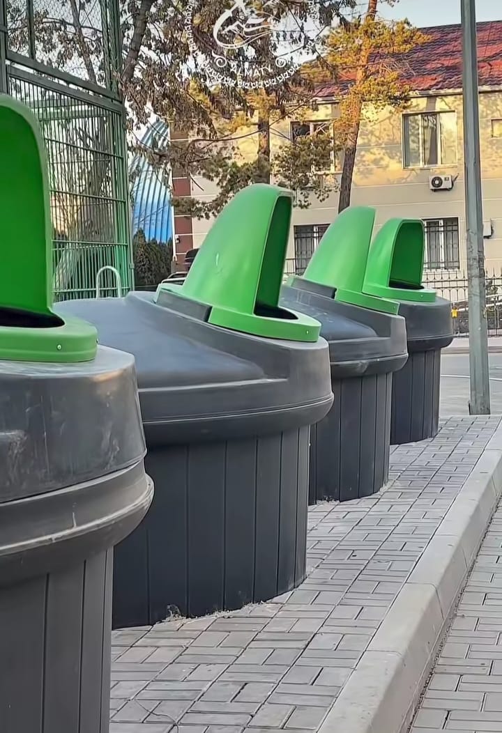 Установка заглублённых контейнеров продолжается в районе