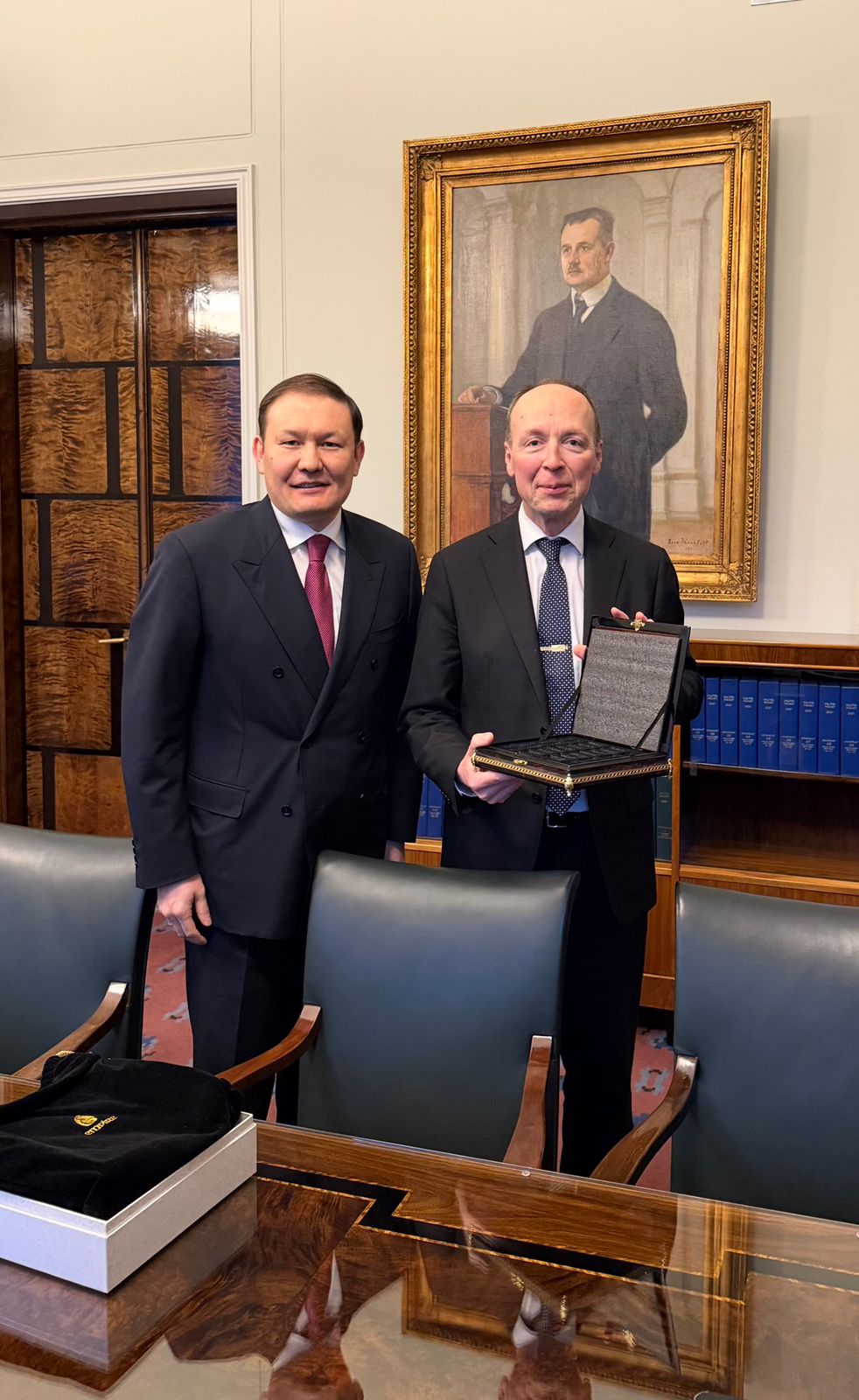 Посол Казахстана встретился со Спикером Парламента Финляндии