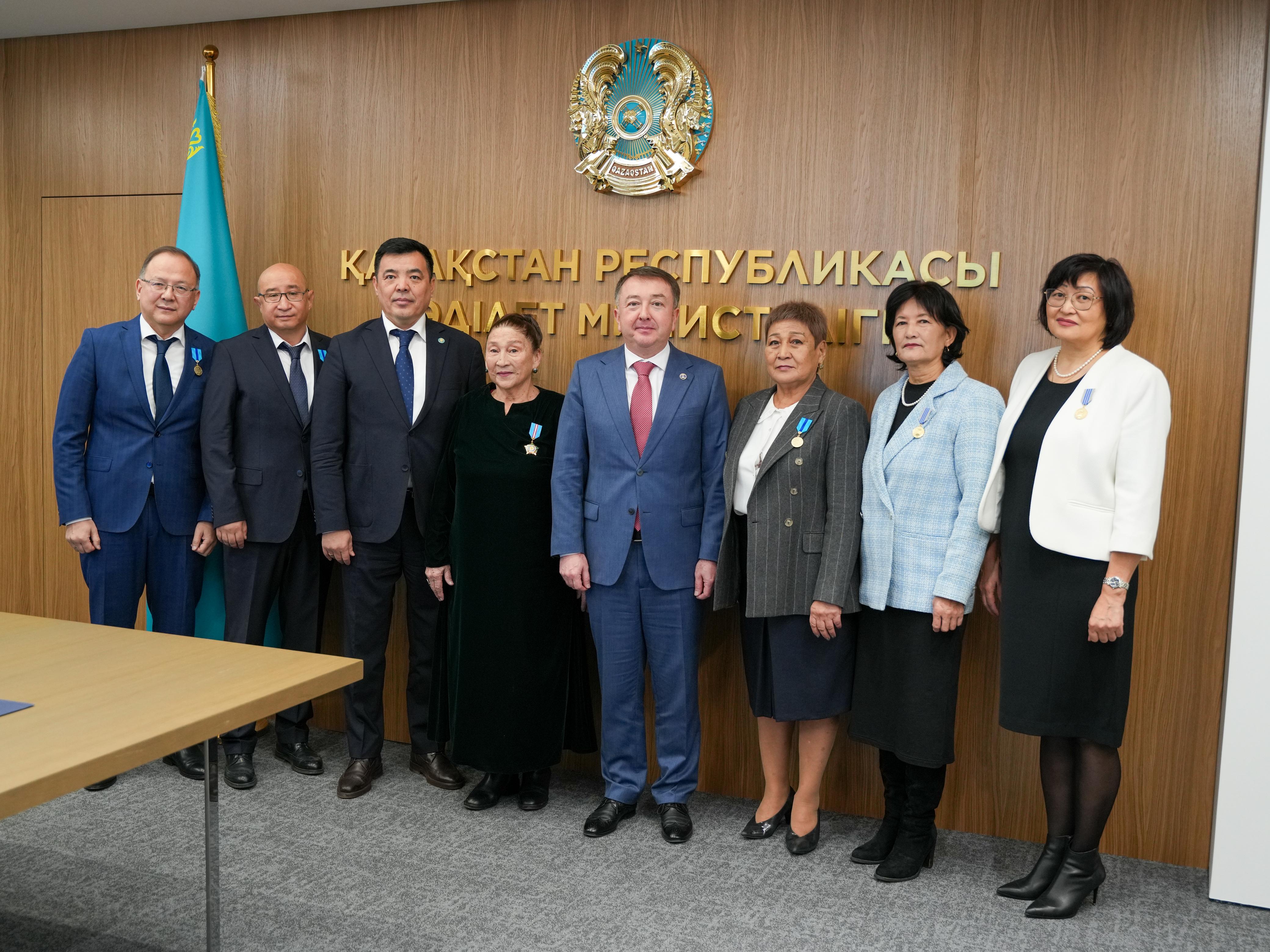 ҚР Әділет министрі Ерлан Сәрсембаев адвокатура күніне орай адвокаттық қоғамдастық өкілдерін марапаттады