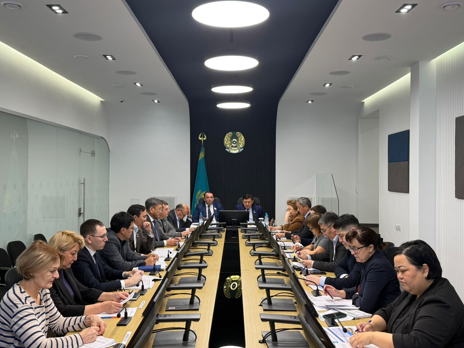 С заседания постоянной комиссии областного маслихата по вопросам строительства, промышленности и жилищно-коммунального хозяйства