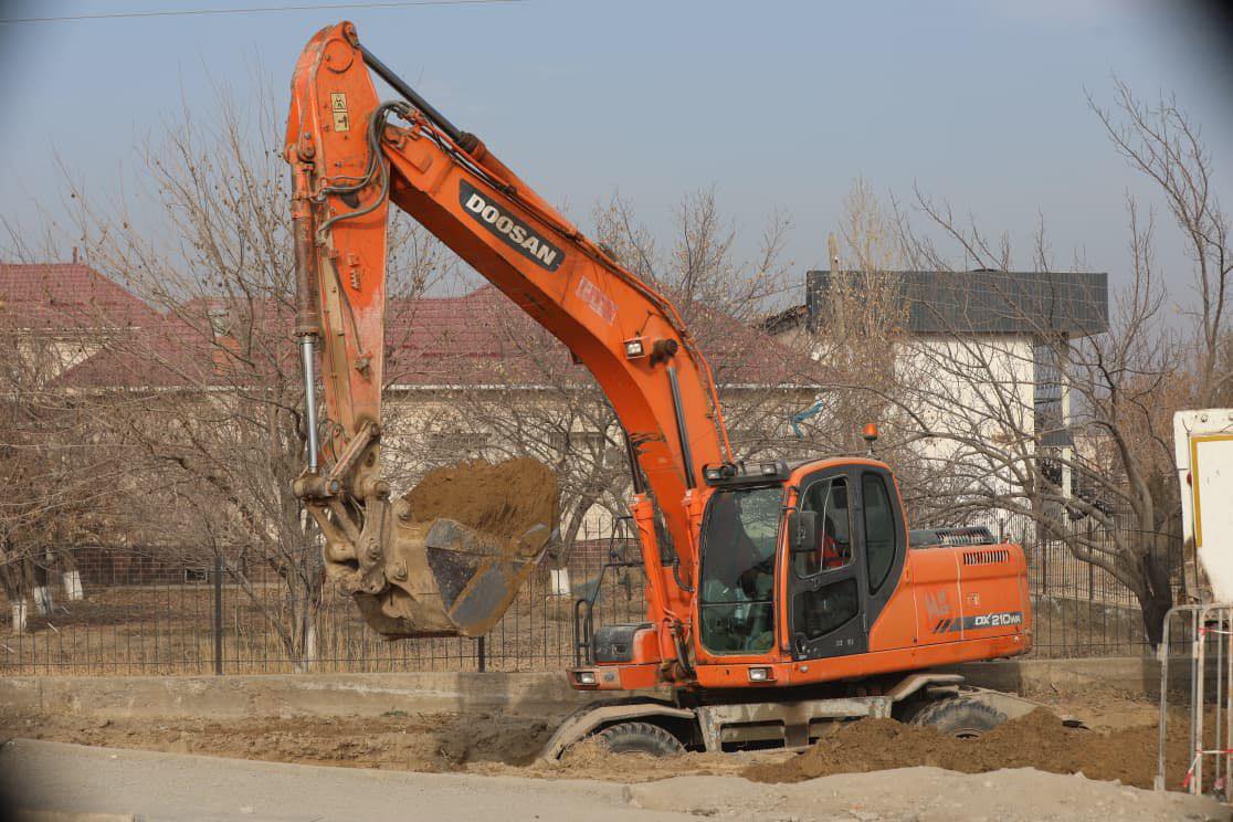 ТҮРКІСТАН ҚАЛАСЫНДА КӘРІЗ ЖҮЙЕСІН ЖҮРГІЗУ ЖҰМЫСТАРЫ ҚАРҚЫНДЫ ЖАЛҒАСУДА