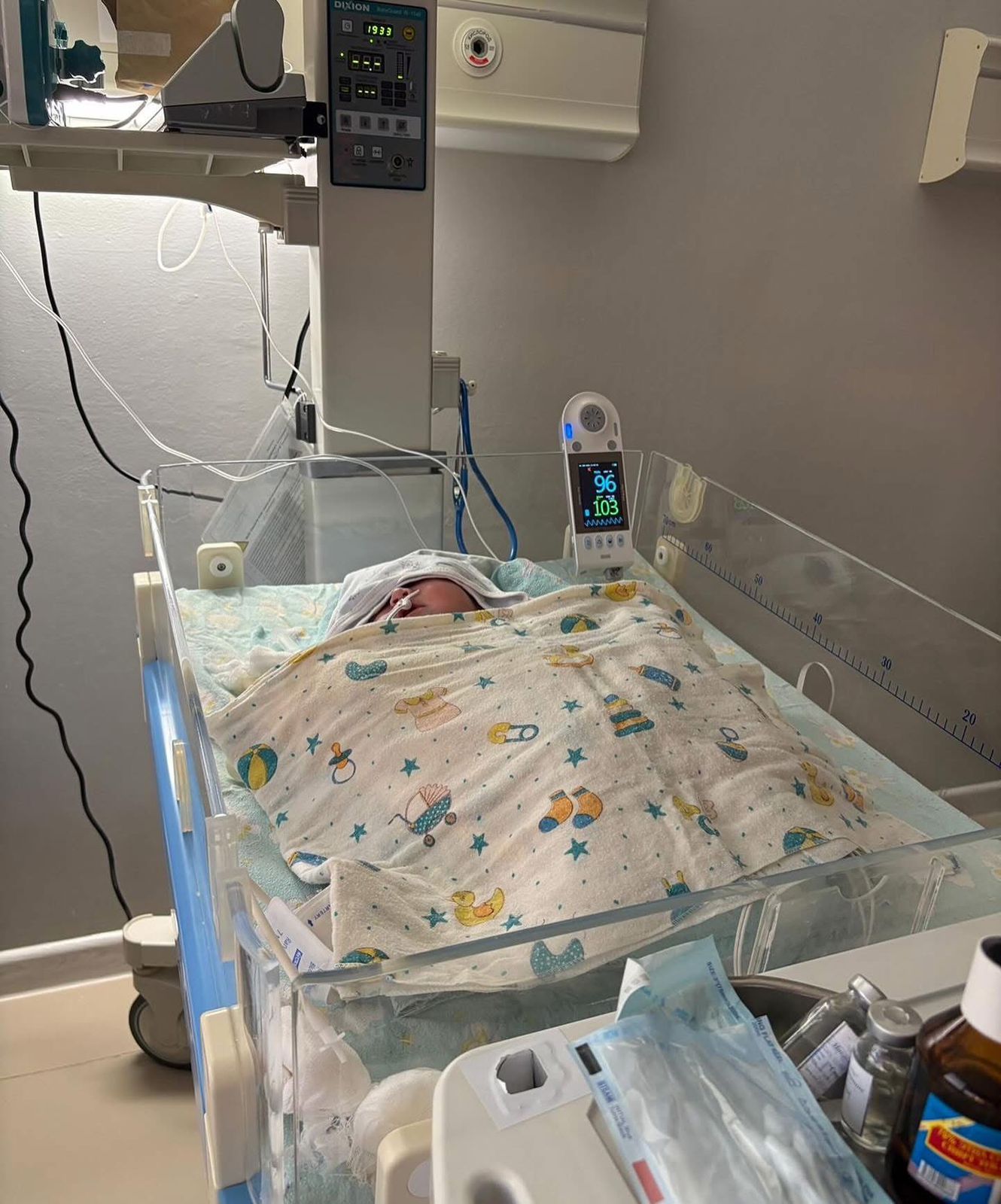 ШЫМКЕНТТІК ДӘРІГЕРЛЕР ШАҚАЛАҚҚА ТУЫЛҒАН КҮНІ БІРНЕШЕ КҮРДЕЛІ ОТА ЖАСАДЫ