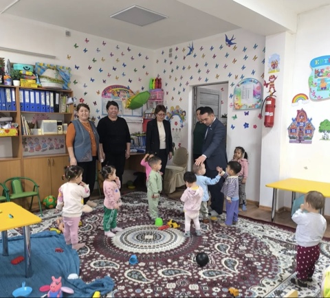 Ауылымыздағы "Балбөбек" шағын орталығына арнайы барып, ондағы балалардың жалпы жағдайымен, оқу-тәрбие үдерісімен және орталықтың жұмыс барысымен танысып қайттым. Балалардың жарқын жүздері мен тәрбиешілердің жанашыр еңбегі көңілге қуаныш сыйлады. Орталықтағы тазалық, қауіпсіздік және оқу ортасының жай-күйі – ерекше назарда.