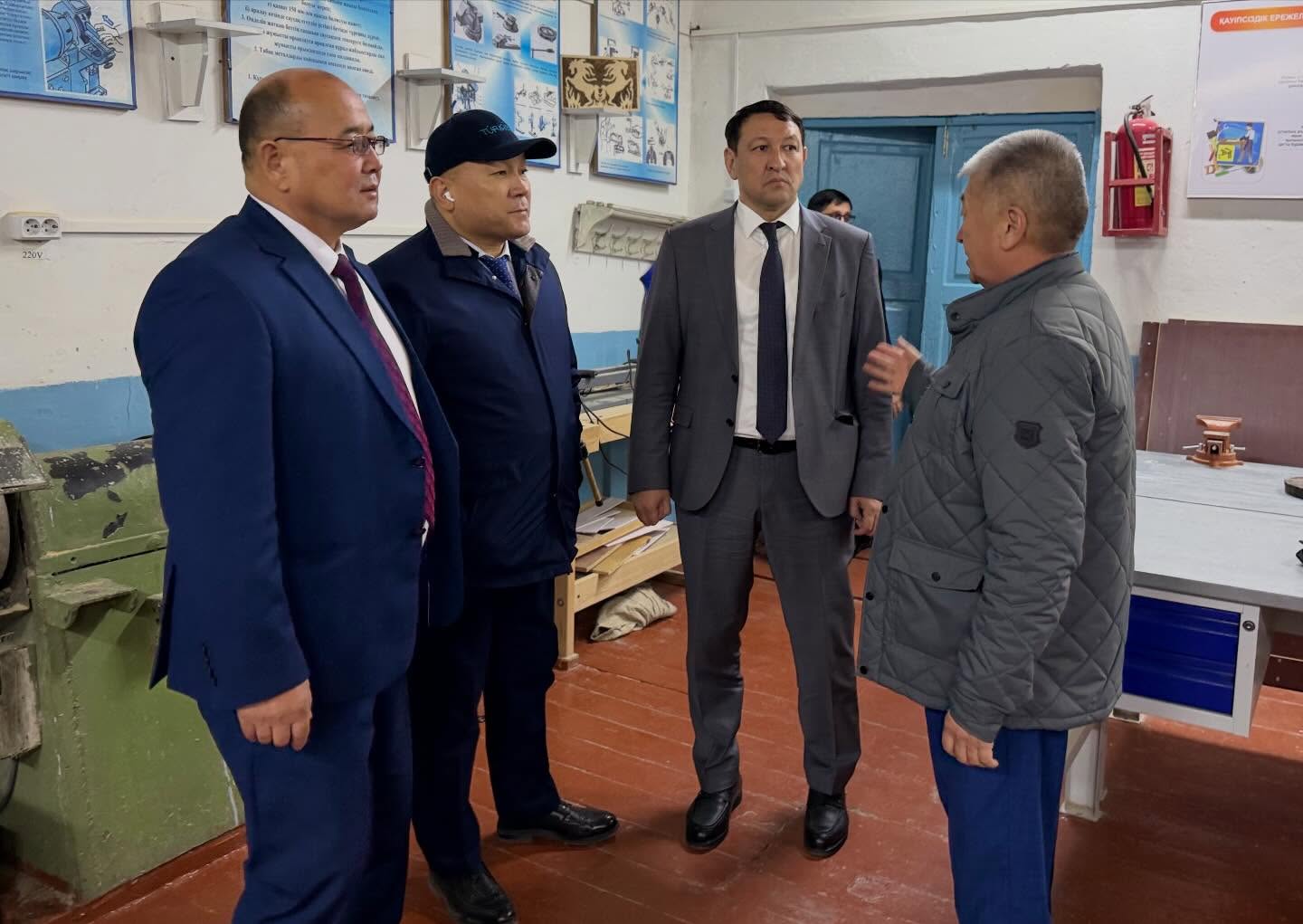 ЗАМЕСТИТЕЛЬ АКИМА ГОРОДА КЕНТАУ ПРОВЕРИЛ СИСТЕМУ ОТОПЛЕНИЯ НА ОБЪЕКТАХ ОБРАЗОВАНИЯ