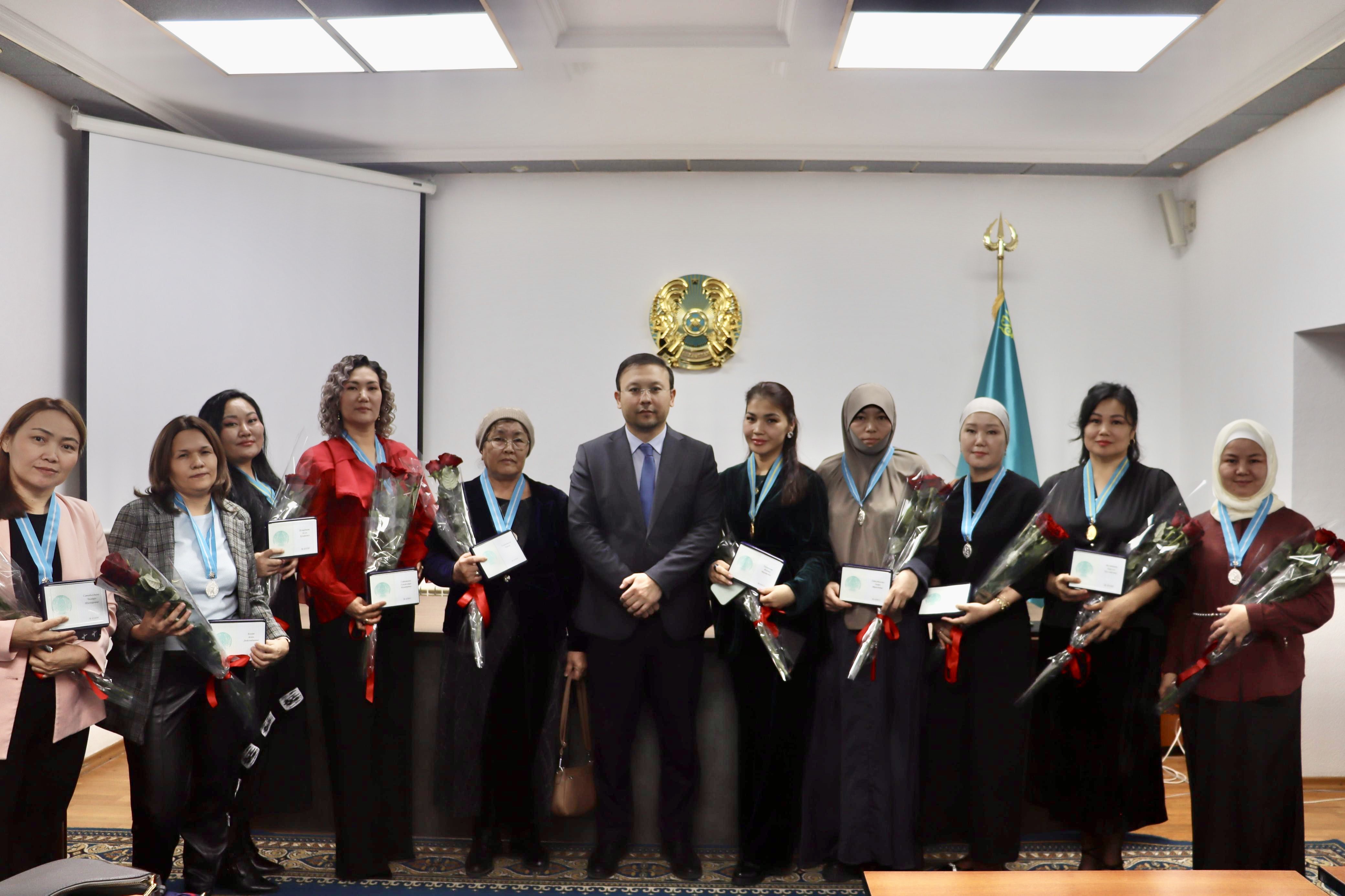 В акимате Актау чествовали многодетных матерей