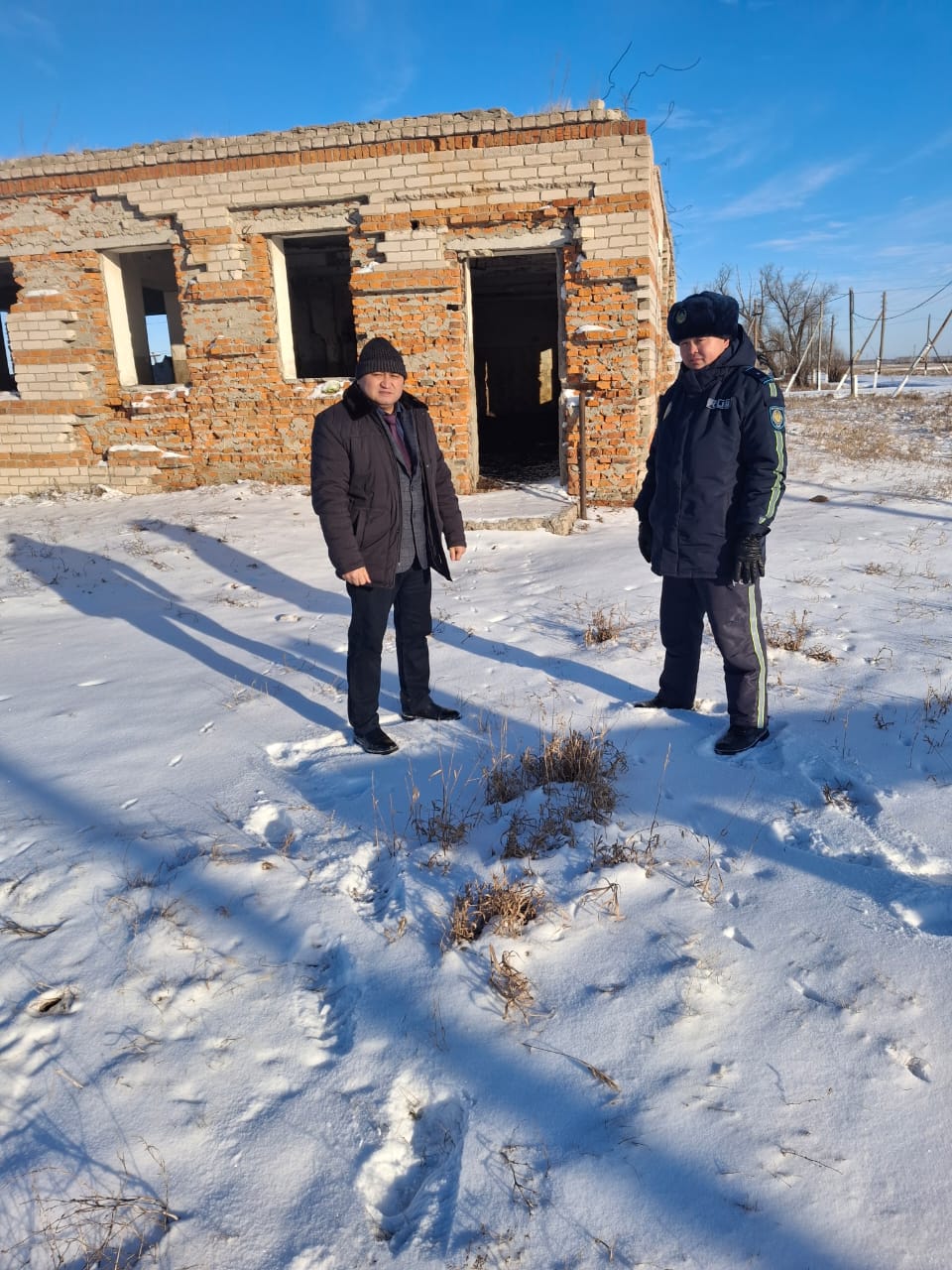 Профилактикалық рейд: әкім мен учаскелік инспектор қараусыз қалған құрылыстарды тексерді