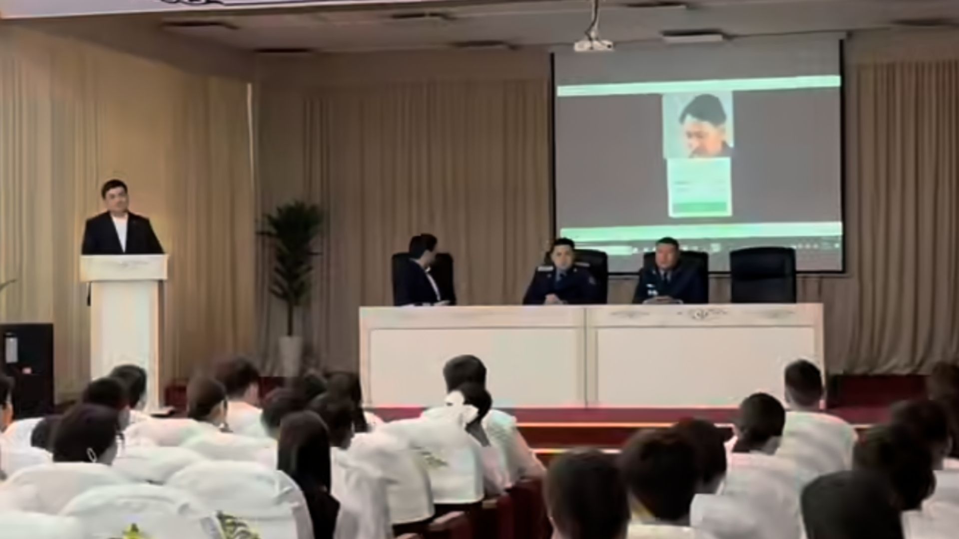 ҚОНАЕВ ҚАЛАСЫ №3 МЕКТЕБІНДЕ КИБЕРПОЛИЦИЯ ҚЫЗМЕТКЕРЛЕРІ ПРОФИЛАКТИКАЛЫҚ ДӘРІСТЕР ӨТКІЗДІ