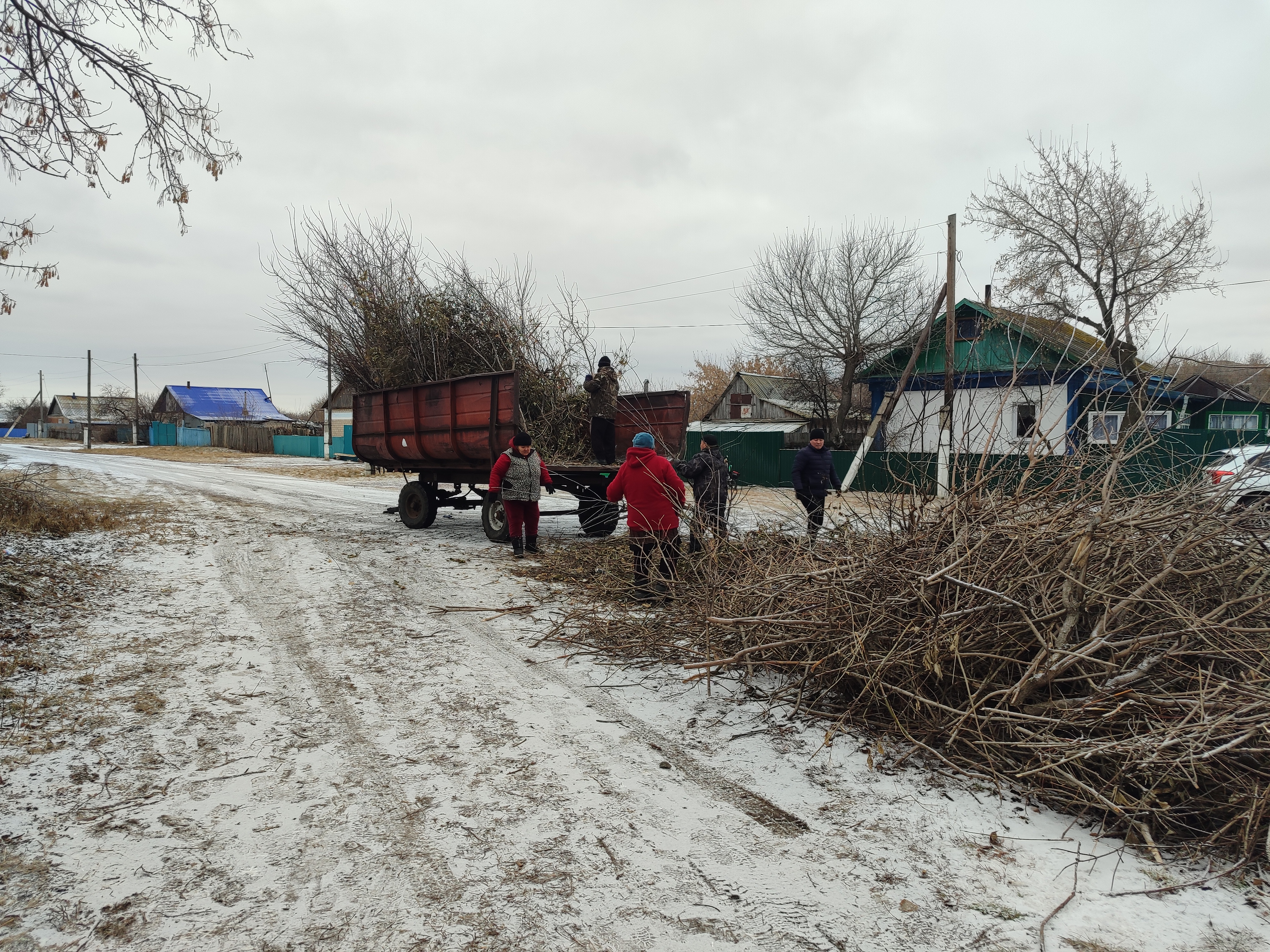 В селе Благовещенка продолжаются работы по благоустройству территории