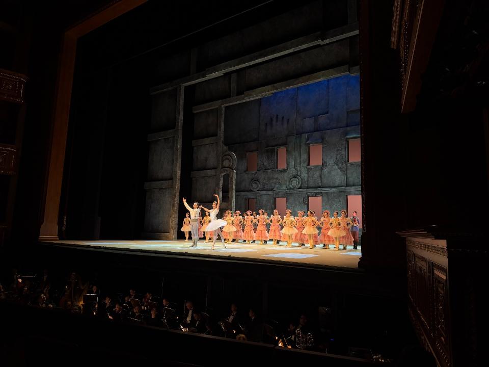 Корольдік опера театрының сахнасының көрінісі