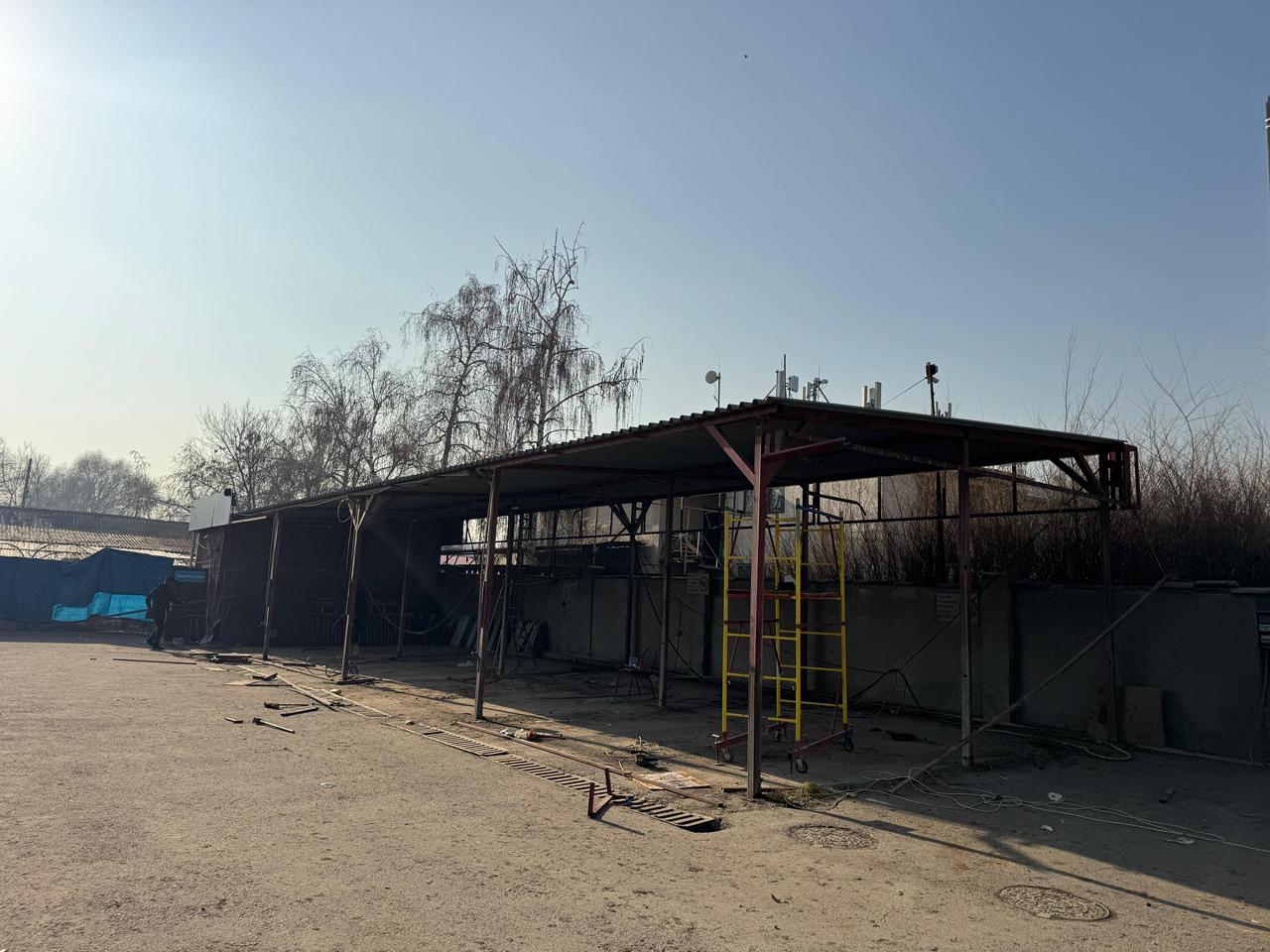 В Алматы под снос попала очередная автомойка