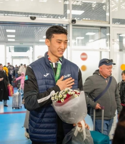 Шығысқазақстандықтар Батырхан Төлеуғалиді әуежайдан күтіп алды