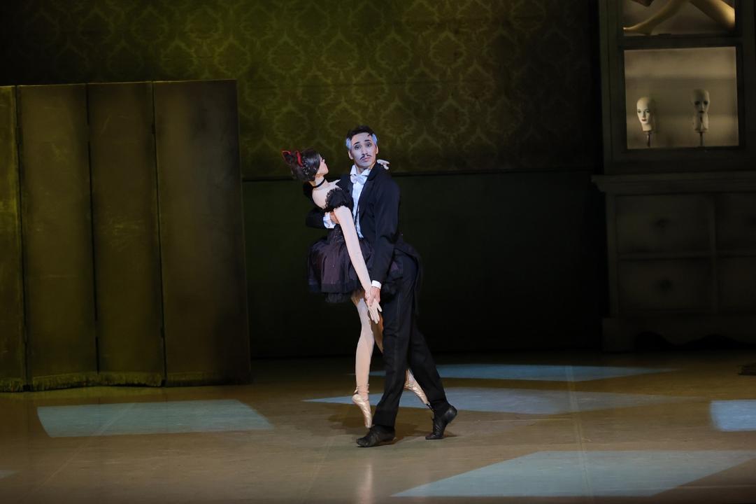 Корольдік опера театрының сахнасының көрінісі