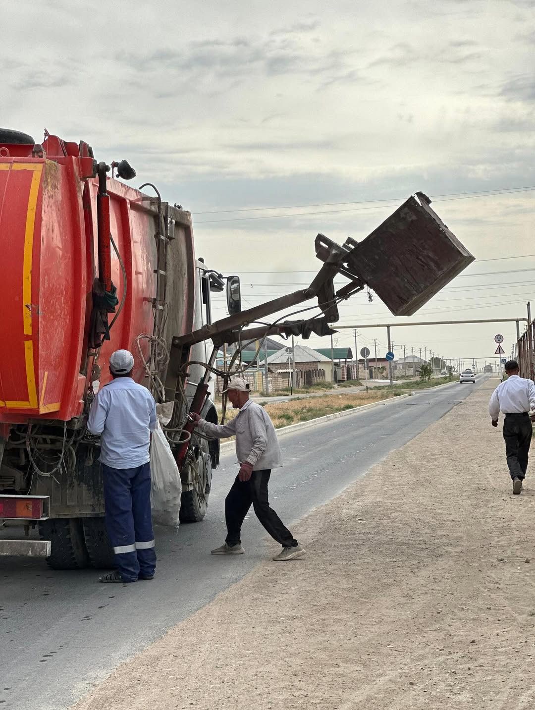 Дәулет ауылдық округі аумағында санитариялық тазалық жұмыстары бекітілген кестеге сәйкес тұрақты түрде жүргізілуде