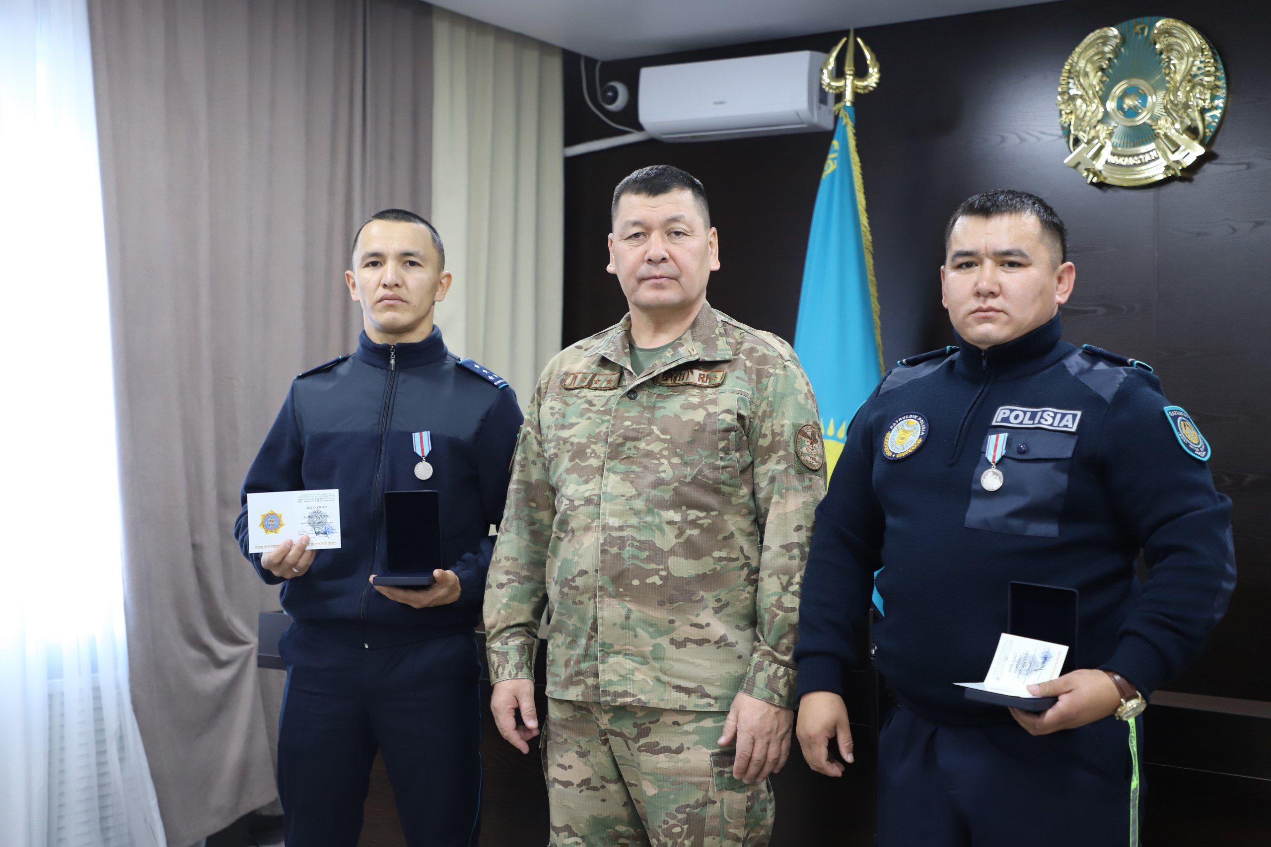 Ұлытау облысында өрт кезінде балаларды құтқарған полиция қызметкерлері марапатталды
