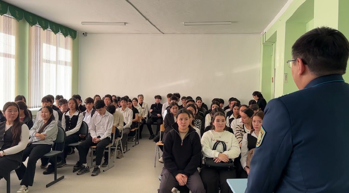 Атбасар ауданы прокуратурасымен білім беру ұйымдарында «Прокурор сағаты» өткізілді