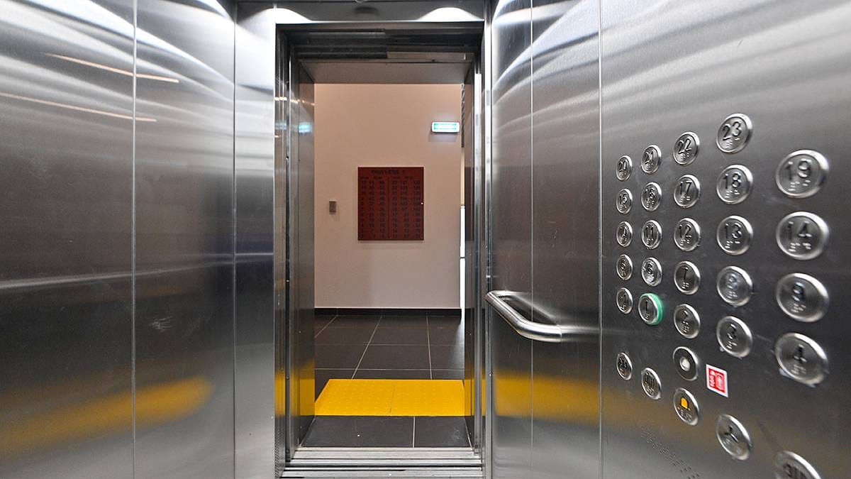 Государственными инспекторами в области промышленной безопасности ГУ «Управление жилья и жилищной инспекции города Астаны» была проведена внеплановая проверка в отношении застройщика.