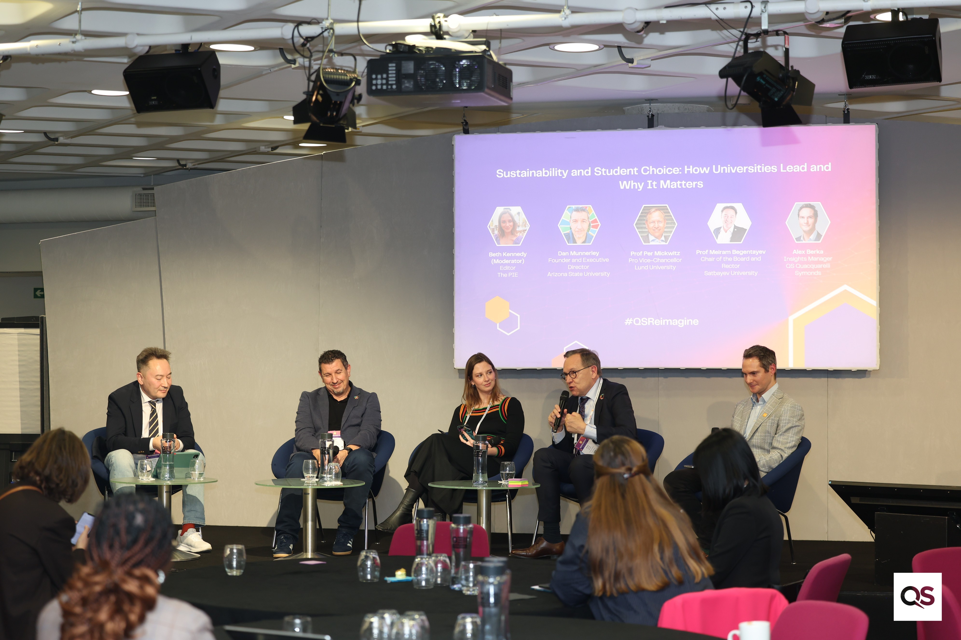 ЖИ сын-қатерлері жағдайындағы университеттер: Қазақстан білім берудің болашағын айқындайтын жаһандық қозғалысқа қосылды