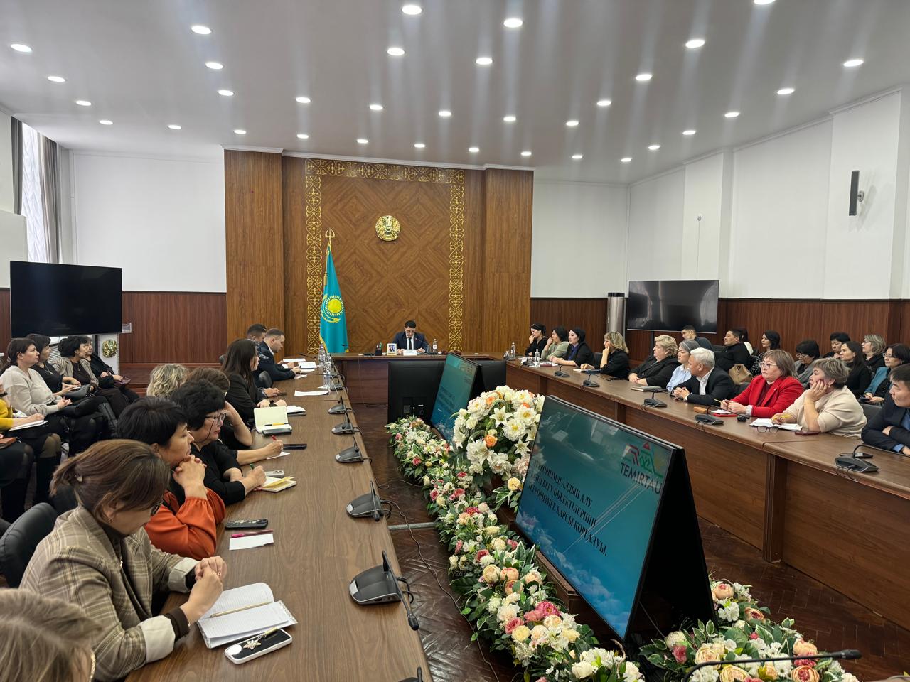 9 декабря 2025 года под председательством председателя рабочей группы антитеррористической комиссии при акимате города Темиртау Р. Тарана, при участии оперативного уполномоченного по противодействию экстремизму Управления полиции, был проведён семинар-совещание с руководителями объектов образования города (Вуз, колледжей, школ и дошкольных организаций).