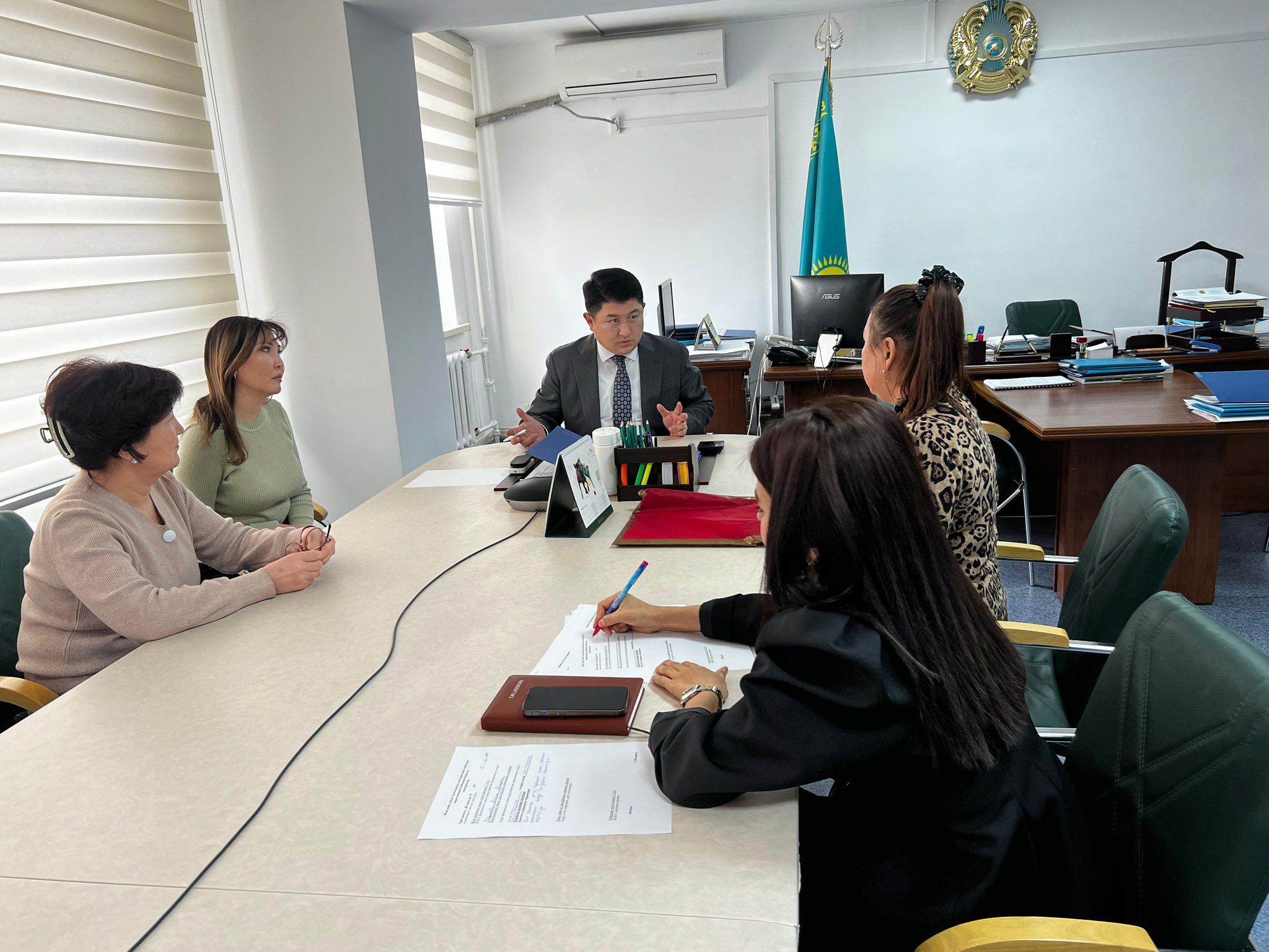 Руководитель управления здравоохранения Жамбылской области Сержан Назарбек провел личный прием граждан