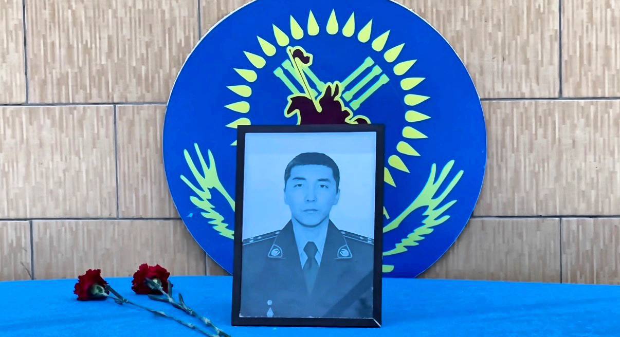 Абай облысында полиция қызметкерлері қызметтік міндетін атқару барысында қаза тапқан полиция аға лейтенанты  Асанали Аскербековты еске алды