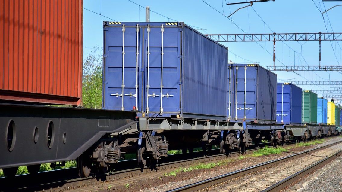 2025 жылдың 10 айында теміржол көлігімен 380 млн тоннадан астам жүк тасымалданды — Көлік министрлігі