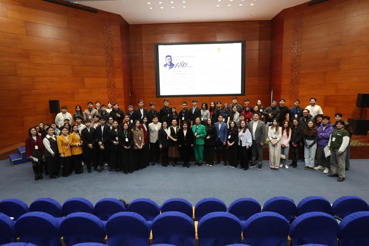 Республикалық «Qazaq Battle: Толық адам» дебат турнирі өз мәресіне жетті