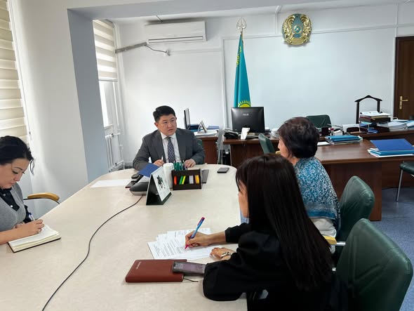 Жамбыл облысы денсаулық сақтау басқармасының басшысы Сержан Назарбек азаматтарға жеке қабылдау жасады