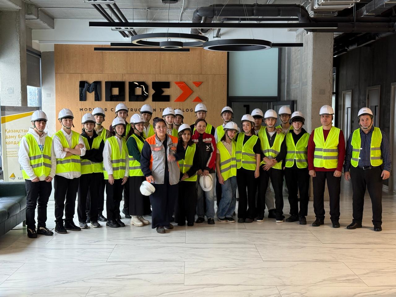 В Астане прошла экскурсия по ознакомлению студентов с рабочими профессиями