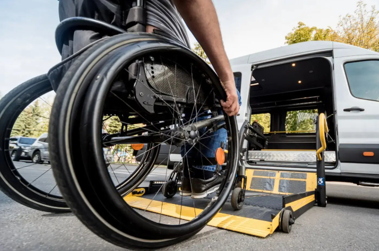 Көлікпен мүгедектігі бар адамдарды тасымалдау қызметтерін көрсету қағидаларына енгізілген өзгерістер туралы